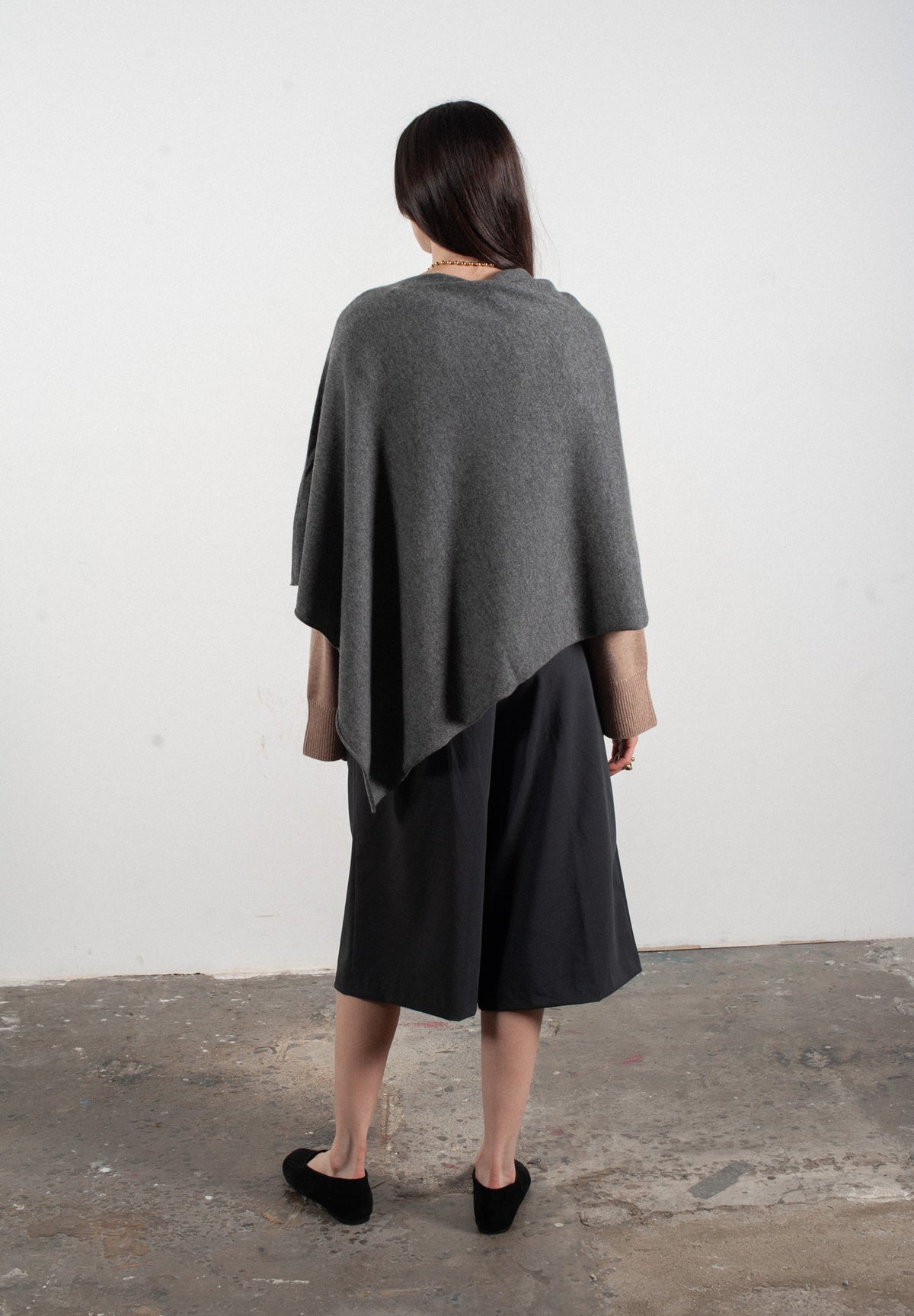 Poncho femme en cachemire gris anthracite - LILLY 9