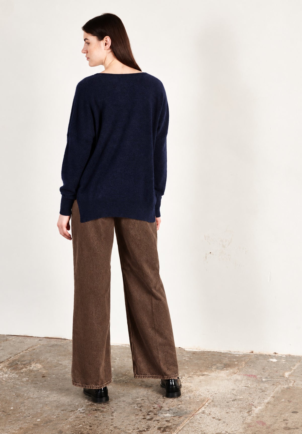 Pull col V femme en cachemire bleu marine - RIA 3