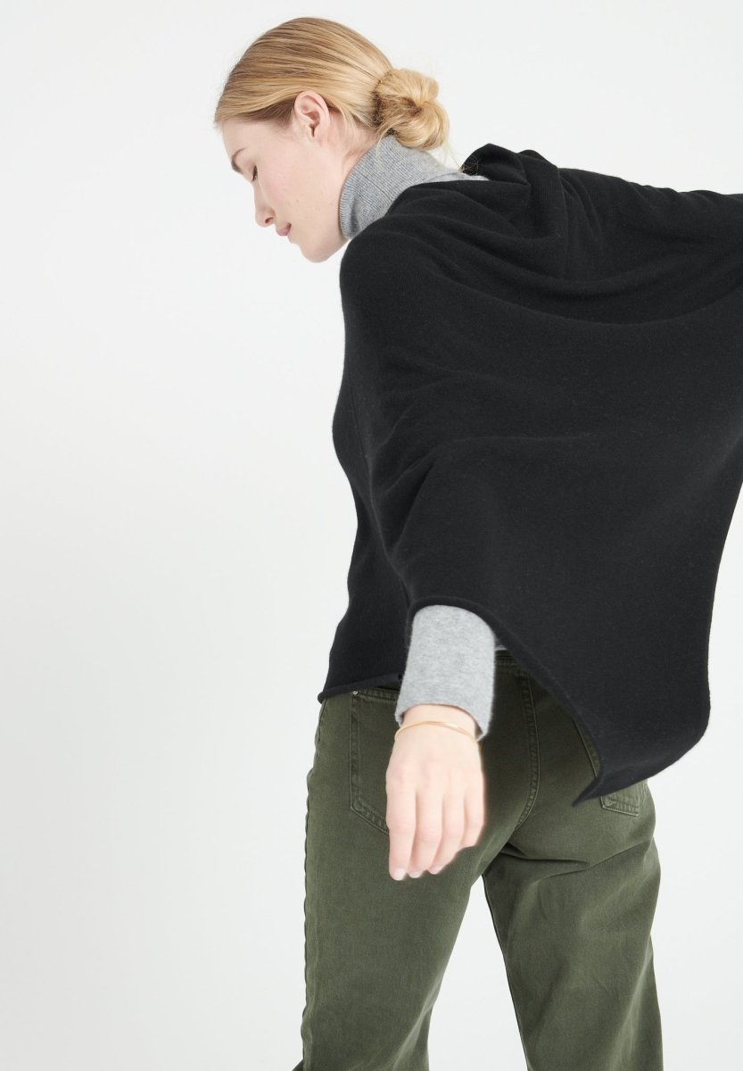 LILLY 9 Poncho col V en cachemire noir