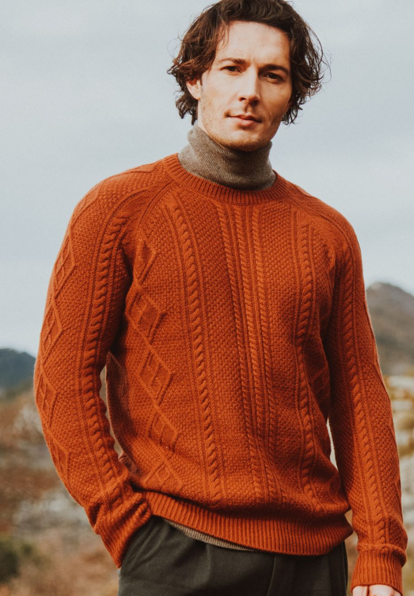 ZACH 1 Round-neck cable-knit cashmere sweater in 6-thread terracotta