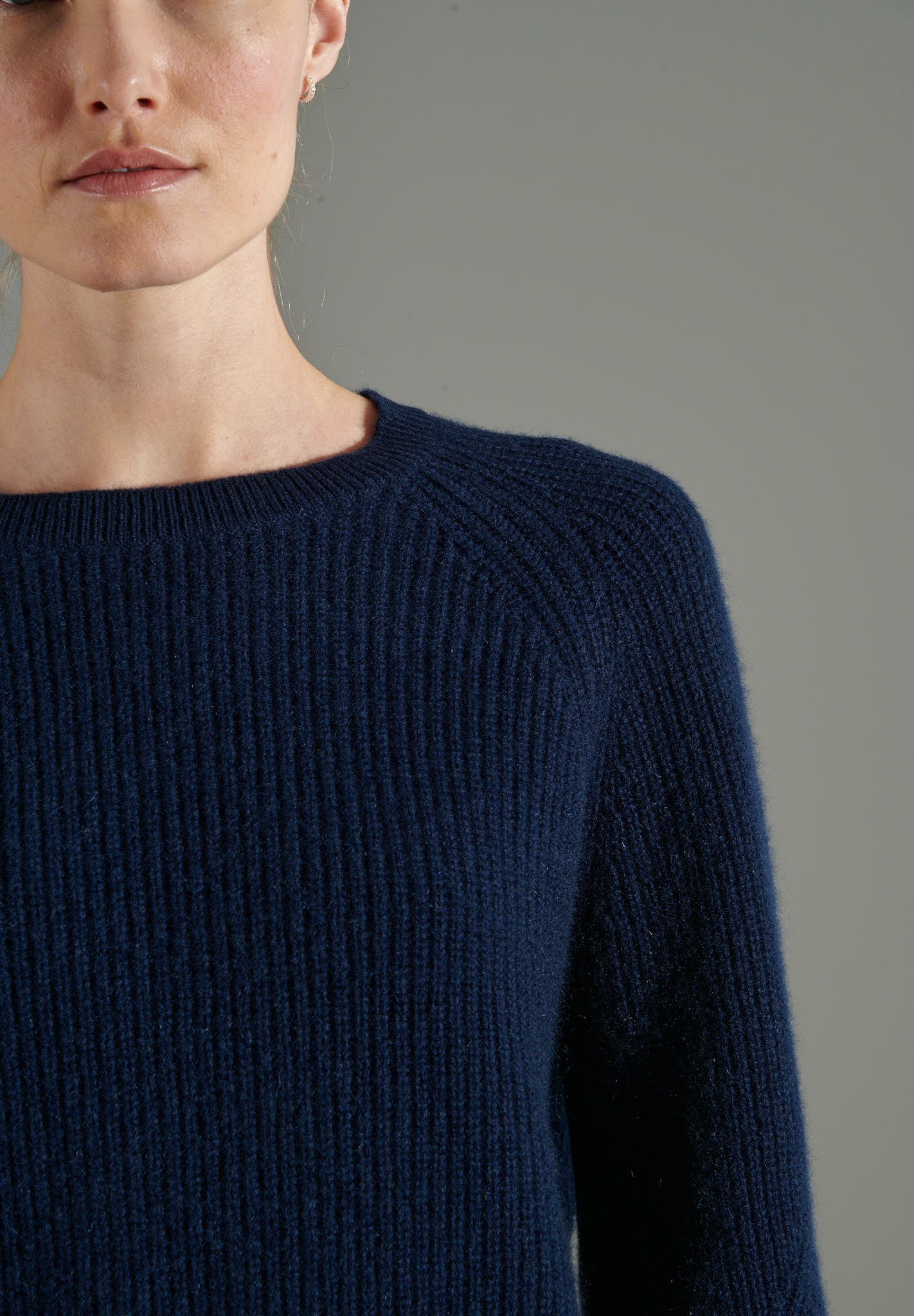 NAMI 6 Pull col rond manches raglan 4 fils en cachemire bleu marine