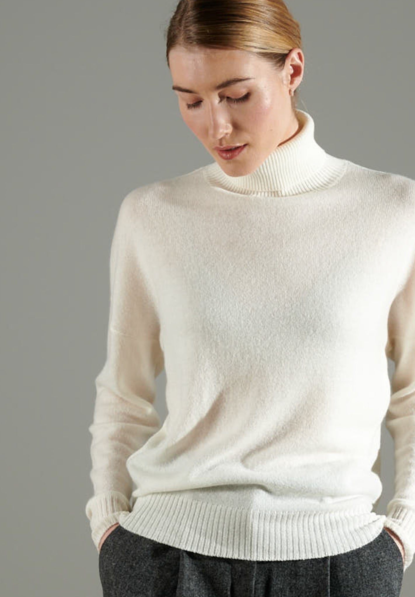 NAMI 7 Pull col roulé oversize en cachemire blanc écru