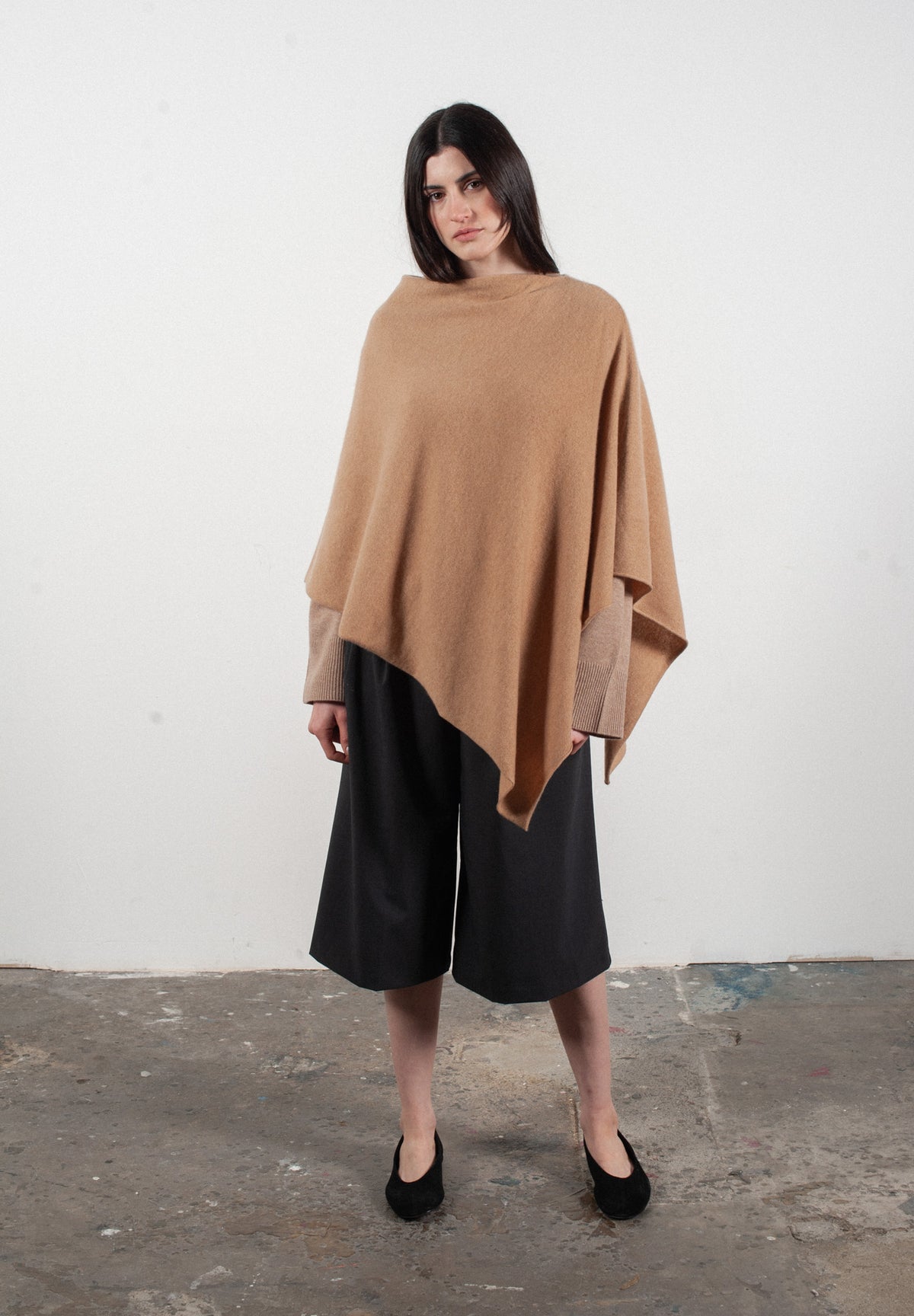 Women's camel cashmere poncho - LILLY 9 - Studio Cashmere8