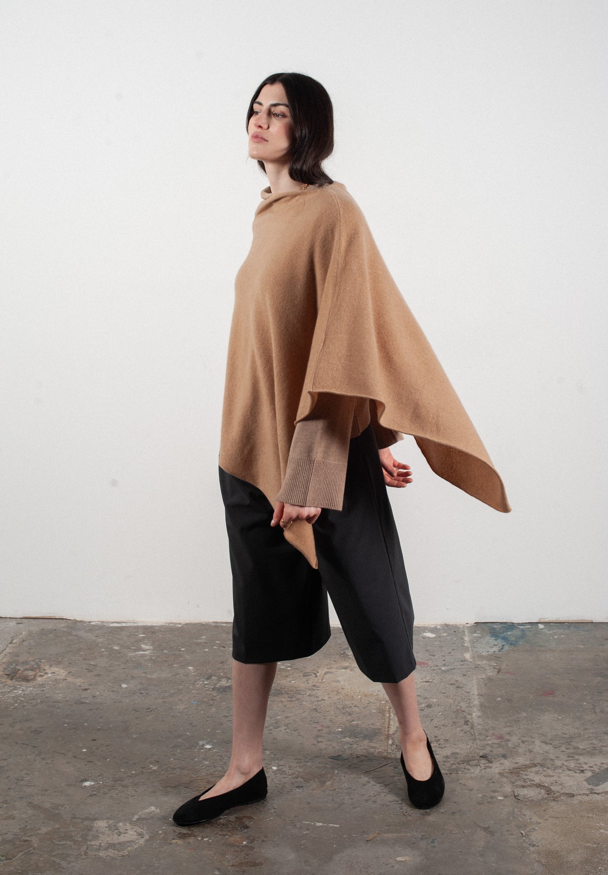 Women's camel cashmere poncho - LILLY 9 - Studio Cashmere8