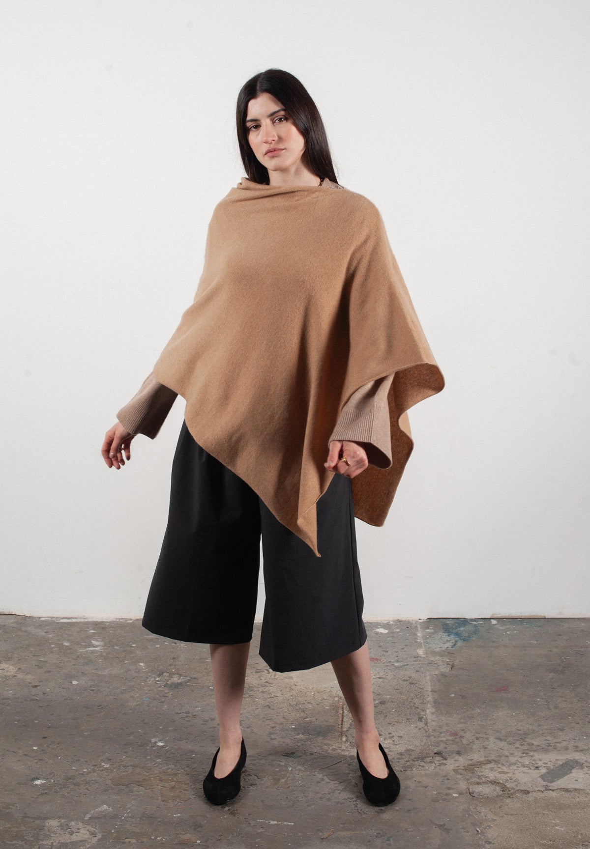 Women's camel cashmere poncho - LILLY 9 - Studio Cashmere8