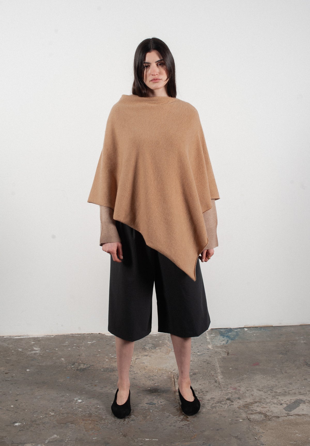 Women's camel cashmere poncho - LILLY 9 - Studio Cashmere8