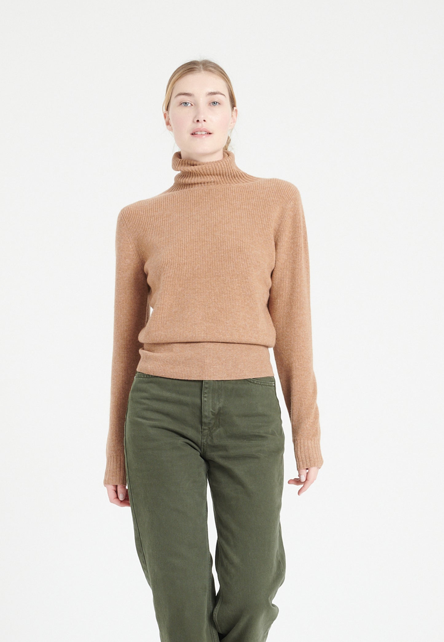Women's camel cashmere turtleneck sweater - LILLY 21