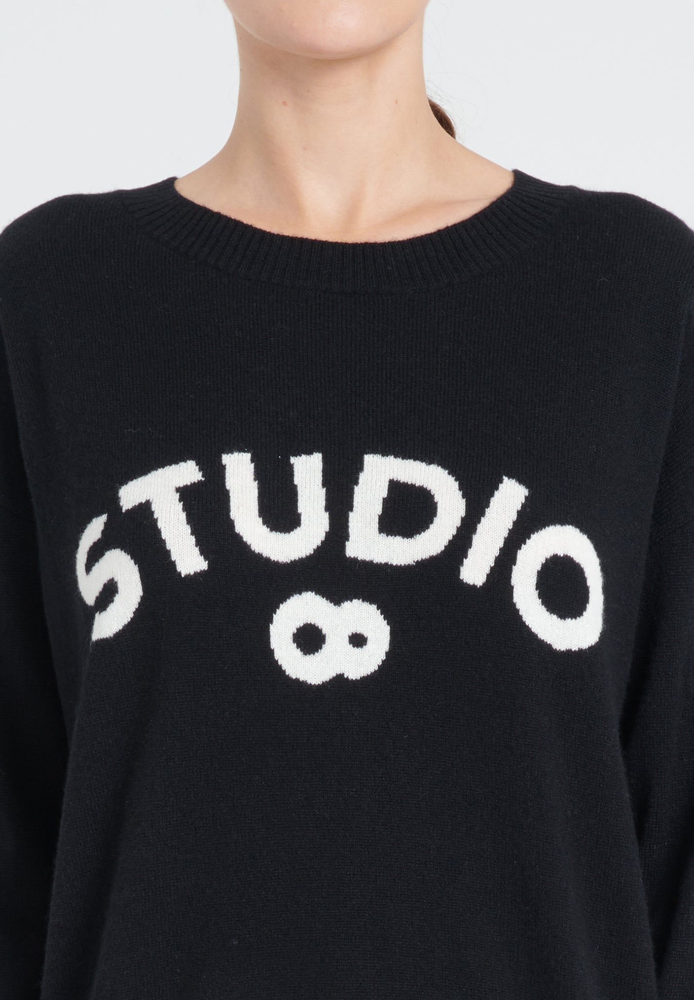 ZAYA 4 “STUDIO 8” round neck sweater in black cashmere
