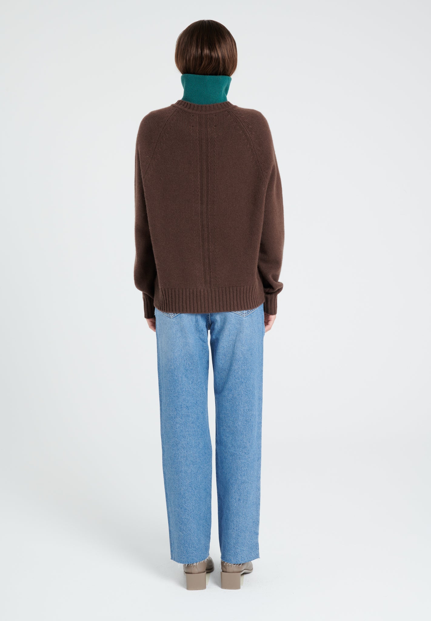ZAYA 7 Round neck sweater with raglan sleeves in brown 6-thread cashmere