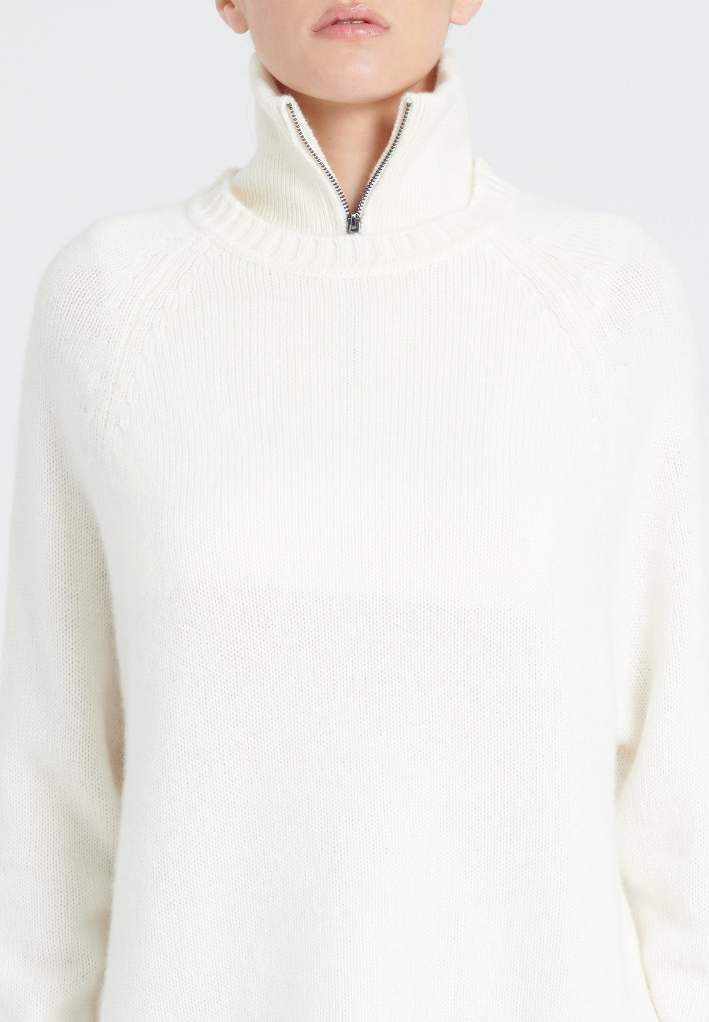 ZAYA 7 Round neck sweater with raglan sleeves in 6-thread cashmere, ecru white
