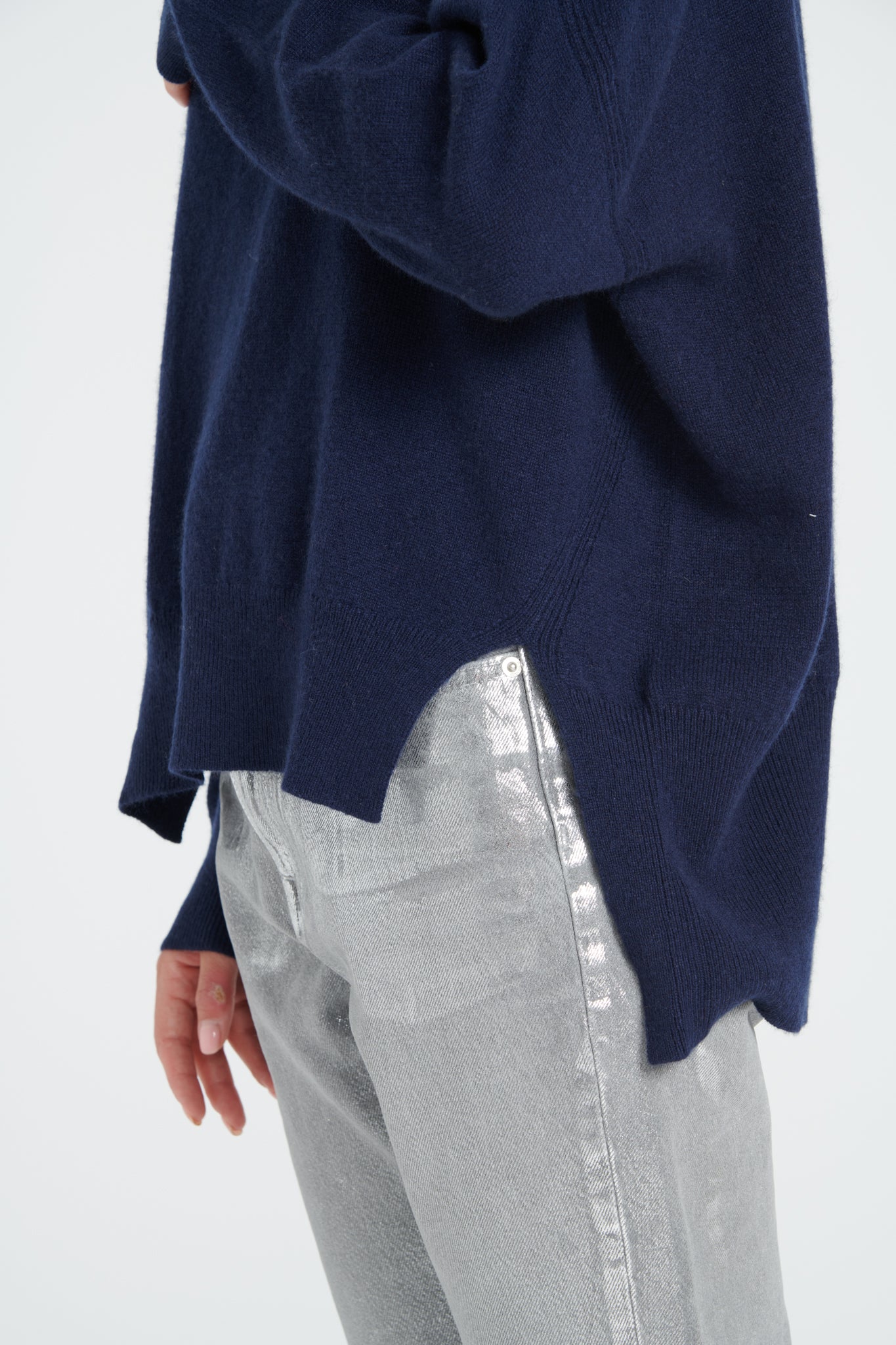 ZAYA 13 Oversized high neck sweater in navy blue cashmere