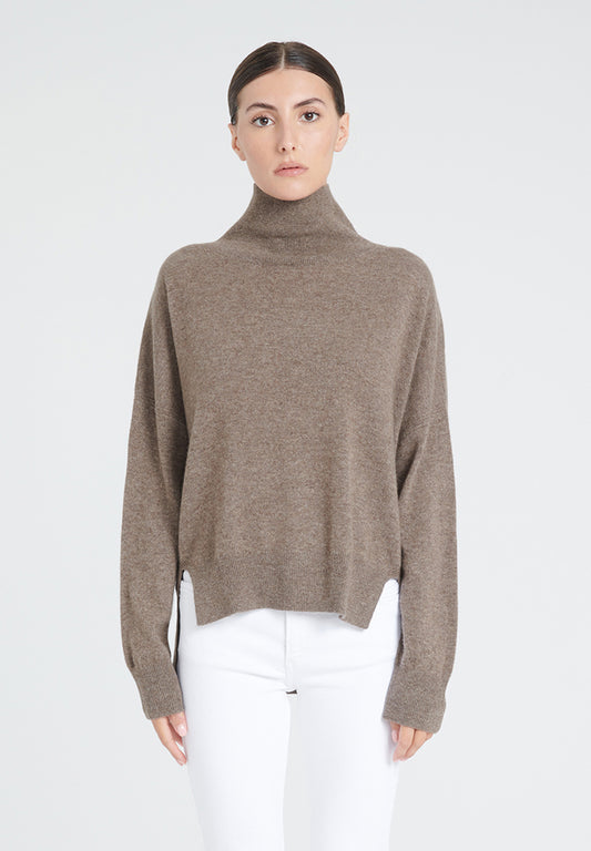 ZAYA 13 Oversized high neck sweater in taupe cashmere