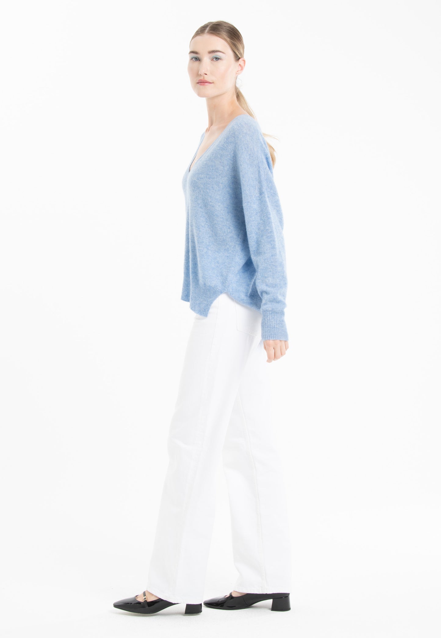 RIA 3 Pull col V profond oversize en cachemire bleu ciel