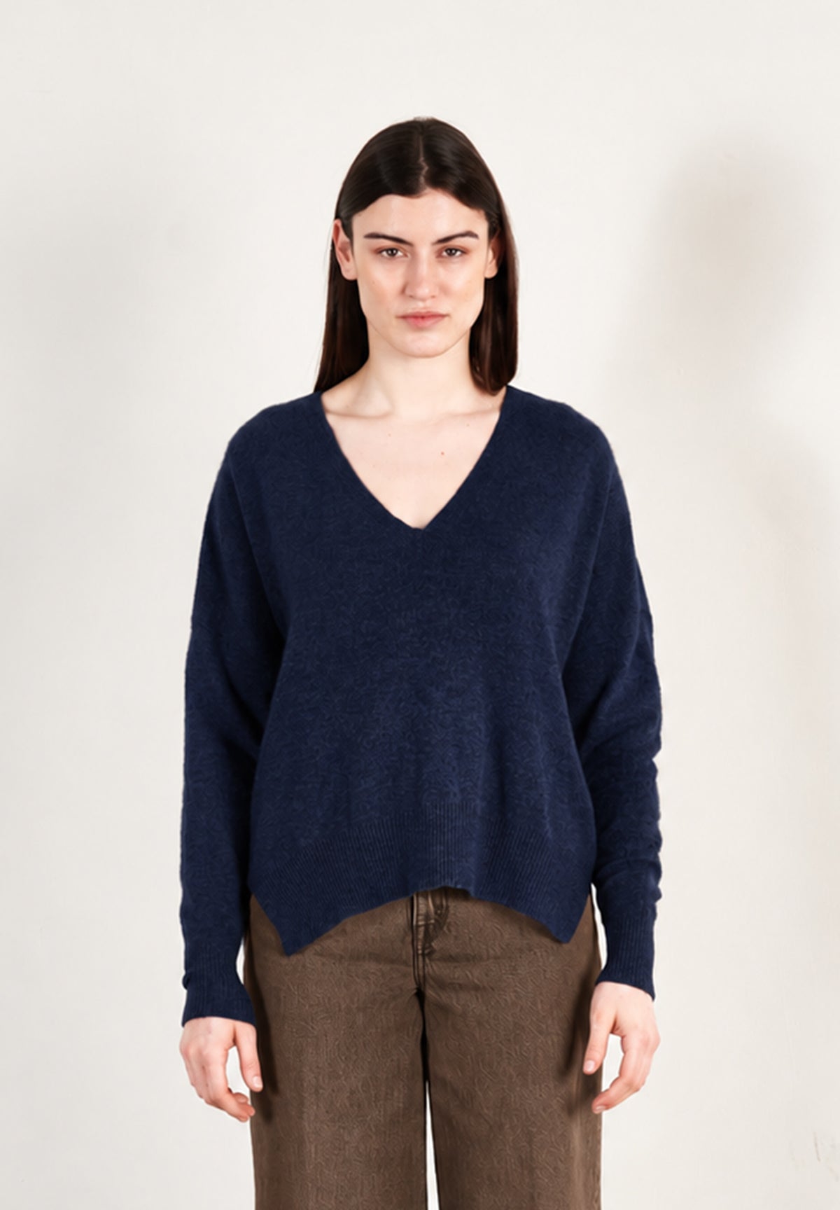 Pull col V femme en cachemire bleu marine - RIA 3