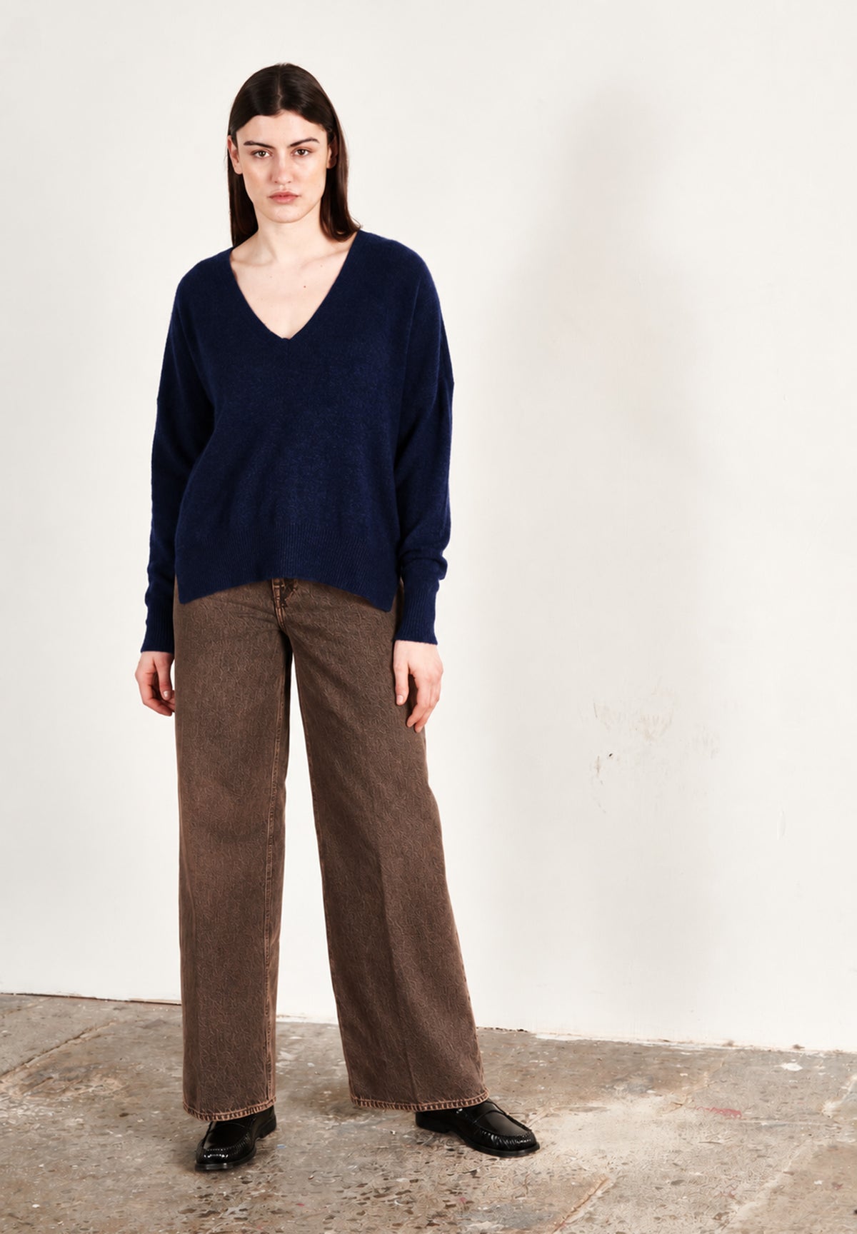Pull col V femme en cachemire bleu marine - RIA 3