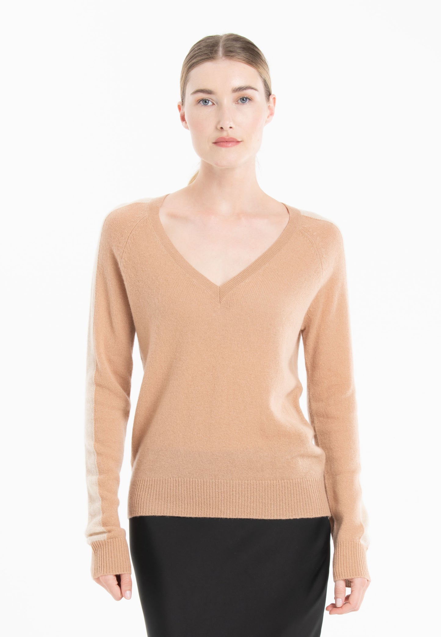 RIA 1 Pull col V avec bande sur les manches en cachemire camel clair/beige