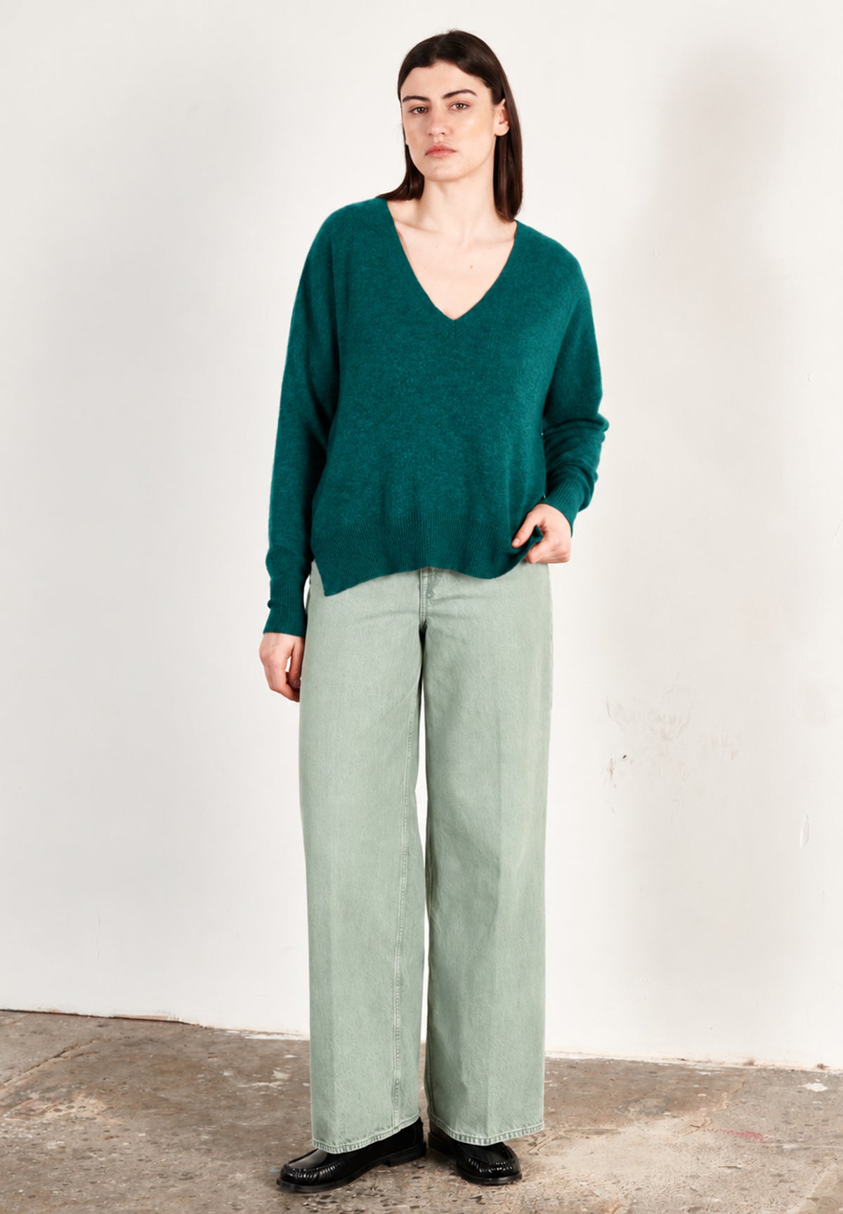 Pull col V femme en cachemire vert foncé - RIA 3
