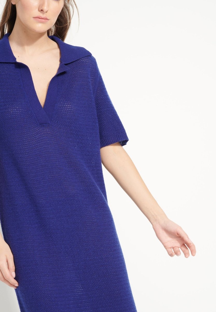 AVA 18 Longue robe col polo en cachemire à maille pointelle bleu nuit - Studio cashmere8