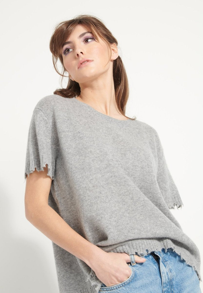 AVA 6 T shirt en cachemire déjaugé col rond manches courtes avec finitions ciselées gris clair - Studio cashmere8