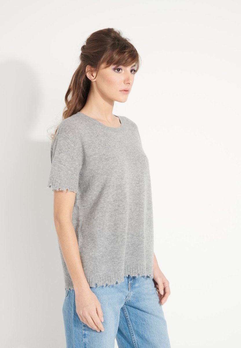 AVA 6 T shirt en cachemire déjaugé col rond manches courtes avec finitions ciselées gris clair - Studio cashmere8