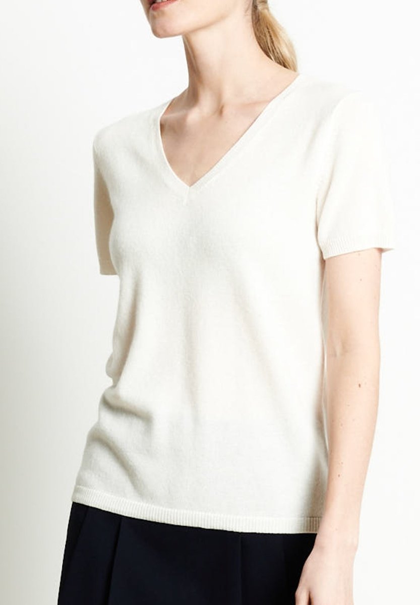 LILLY 14 T-shirt col V en cachemire manches courtes blanc écru - Studio cashmere8