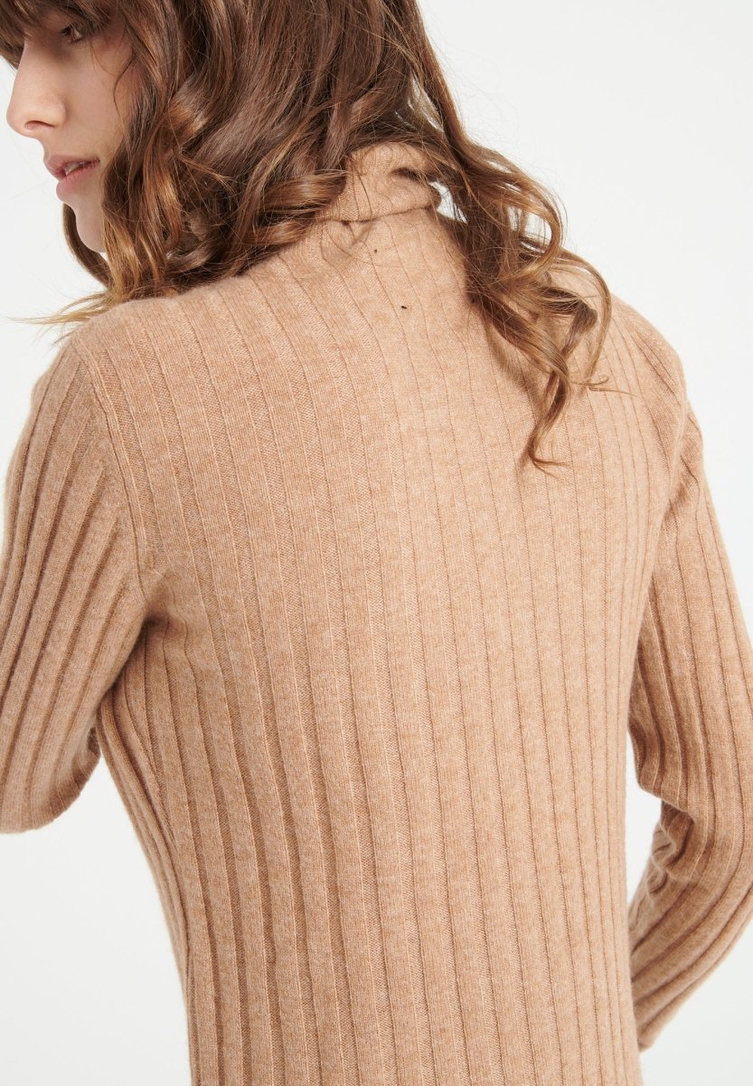 LILLY 15 Pull col roulé en cachemire en côtes traditionelles camel - Studio cashmere8