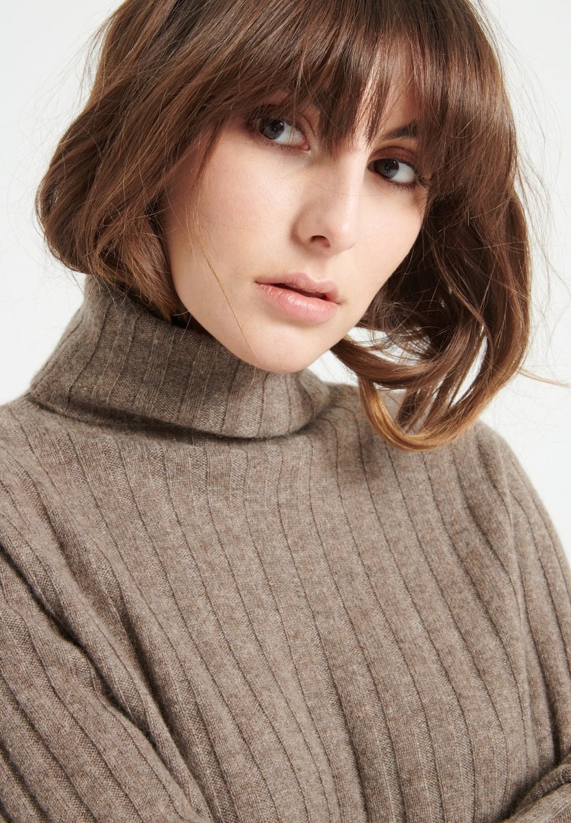 LILLY 15 Pull col roulé en cachemire en côtes traditionelles taupe - Studio cashmere8