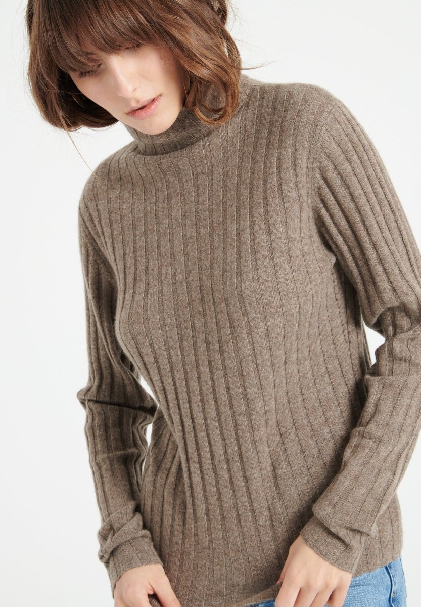 LILLY 15 Pull col roulé en cachemire en côtes traditionelles taupe - Studio cashmere8