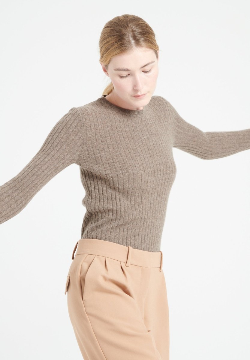 LILLY 16 Pull col rond en cachemire à mailles côtelées taupe - Studio cashmere8