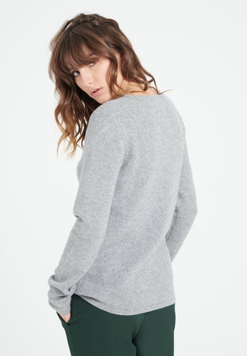 LILLY 18 Pull col bateau en cachemire 4 fils gris clair - Studio cashmere8