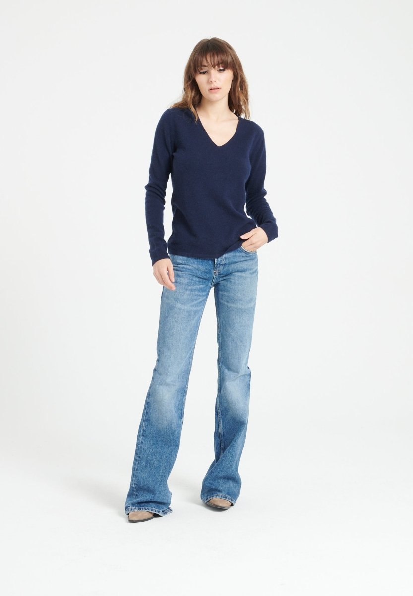 LILLY 2 Pull col V en cachemire bleu marine - Studio cashmere8