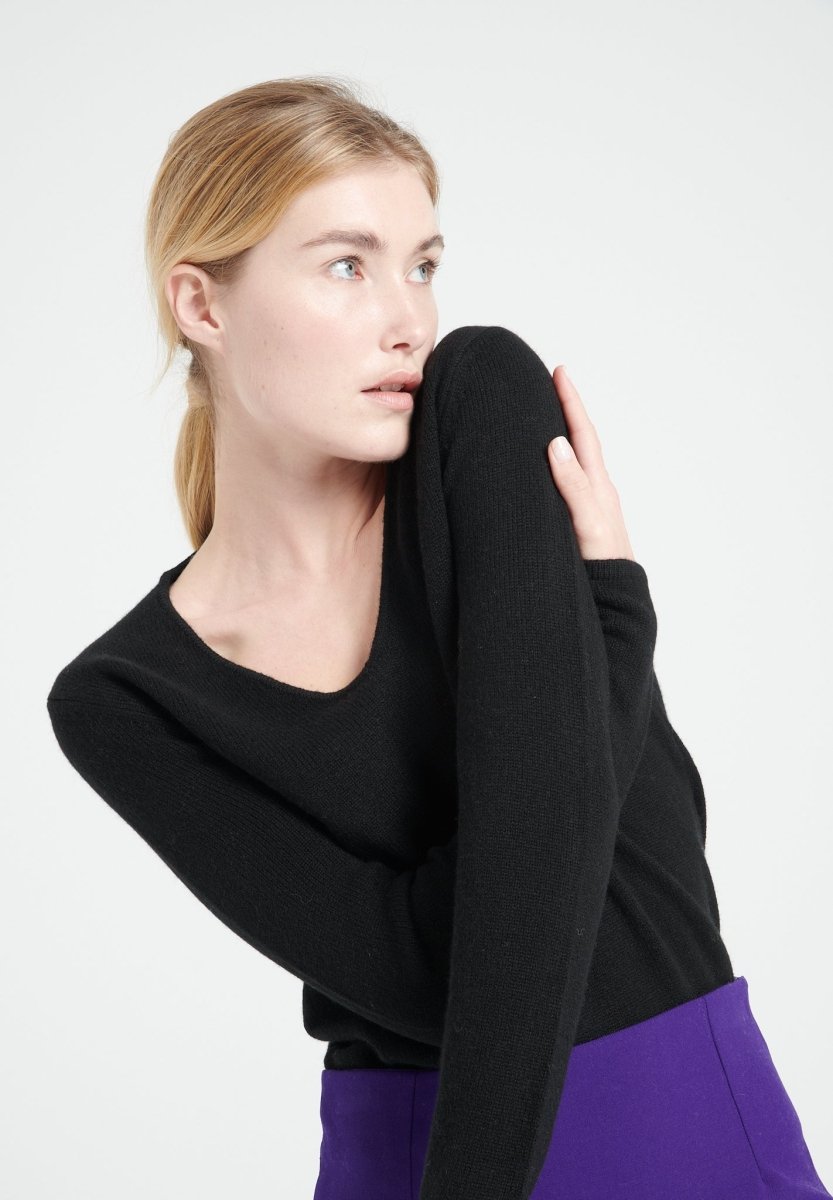 LILLY 20 Pull col V en cachemire 4 fils noir - Studio cashmere8