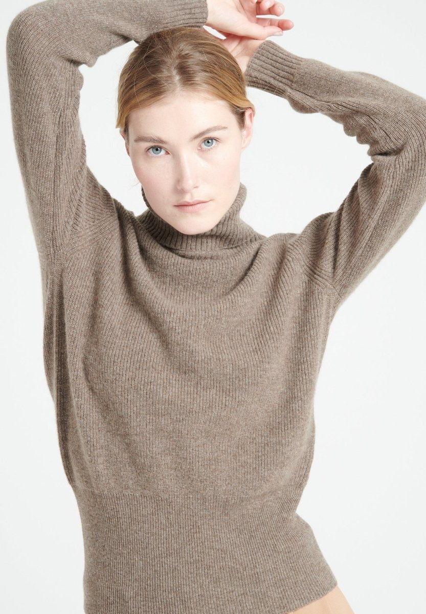 LILLY 21 Pull col roulé en cachemire à mailles côtelées taupe - Studio cashmere8