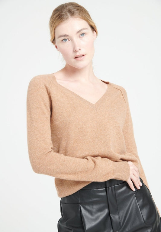 LILLY 6 Pull col V en cachemire ample camel - Studio cashmere8