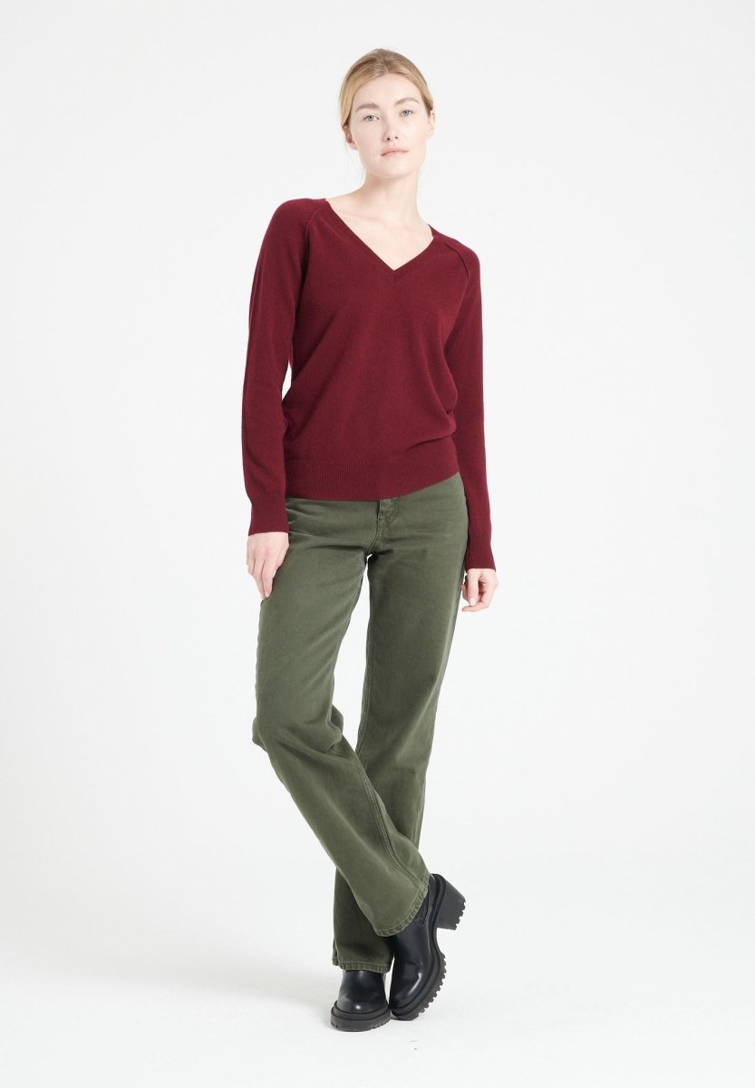 LILLY 6 Pull col V en cachemire ample rouge bordeaux - Studio cashmere8