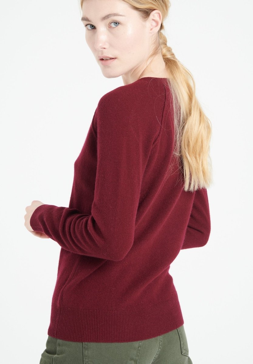 LILLY 6 Pull col V en cachemire ample rouge bordeaux - Studio cashmere8