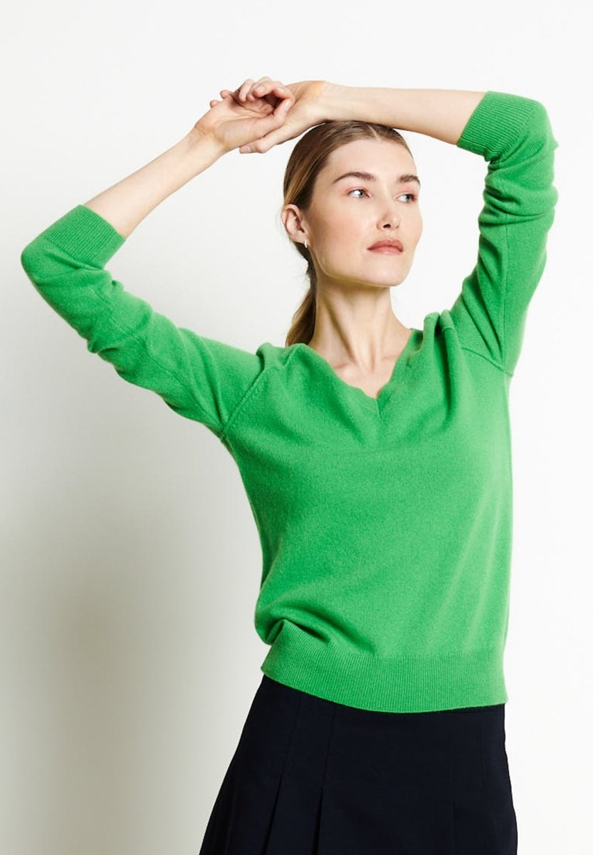 LILLY 6 Pull col V en cachemire ample vert pomme - Studio cashmere8