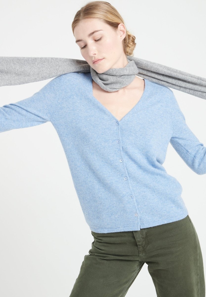 LILLY 7 Cardigan col V en cachemire cintré bleu ciel - Studio cashmere8