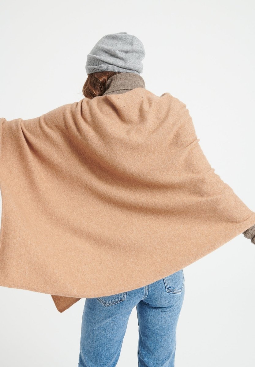 LILLY 9 Poncho col V en cachemire camel - Studio cashmere8