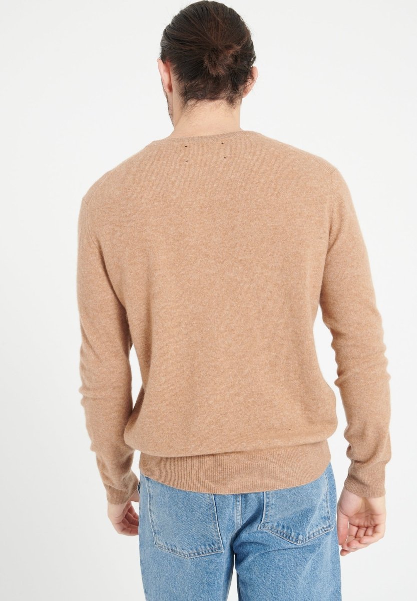 LUKE 1 Pull col V en cachemire camel - Studio cashmere8