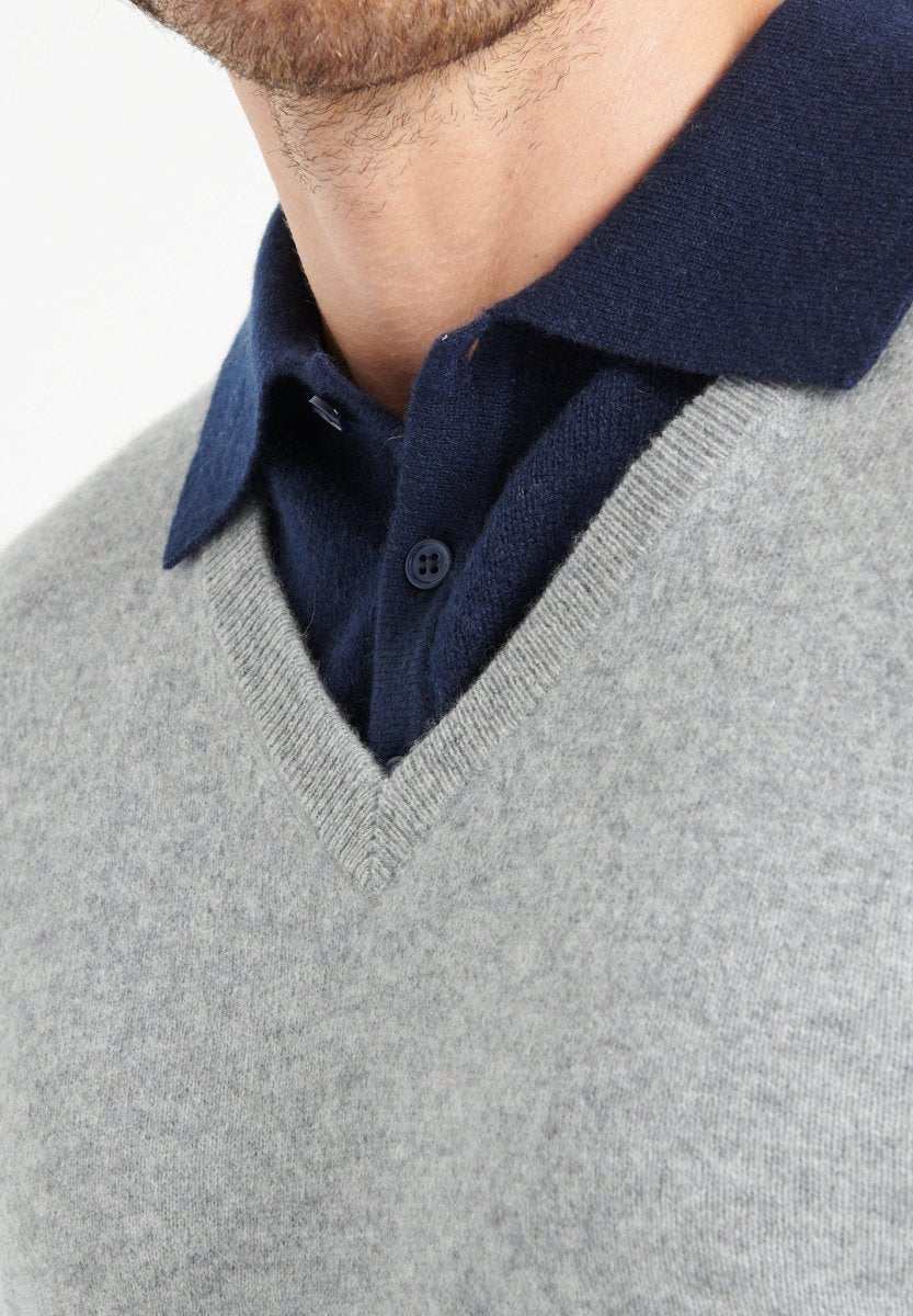 LUKE 1 Pull col V en cachemire gris clair - Studio cashmere8