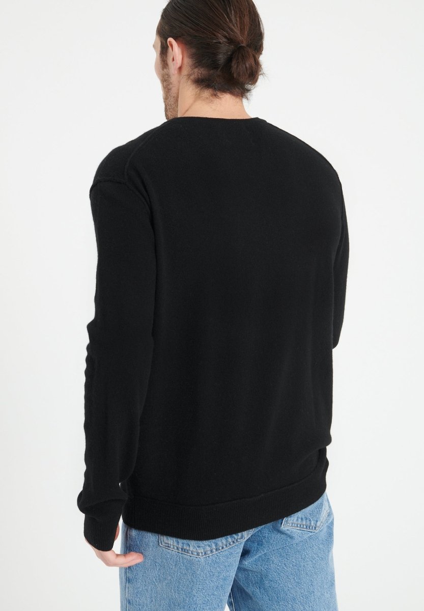 LUKE 11 Pull col V en cachemire noir - Studio cashmere8