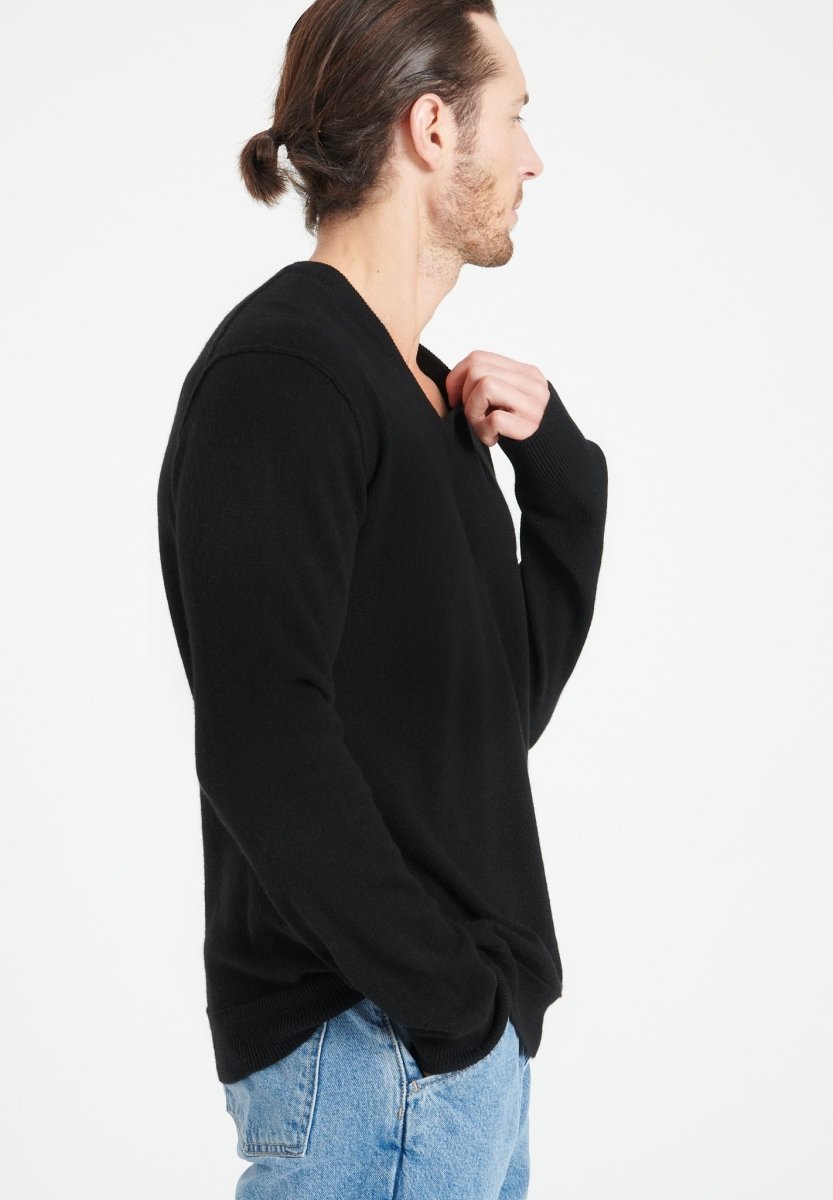 LUKE 11 Pull col V en cachemire noir - Studio cashmere8