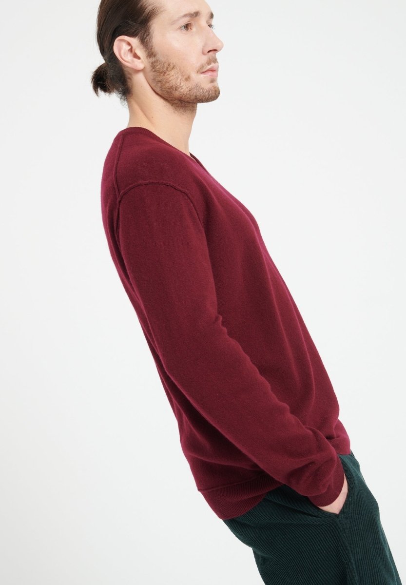 LUKE 11 Pull col V en cachemire rouge bordeaux - Studio cashmere8