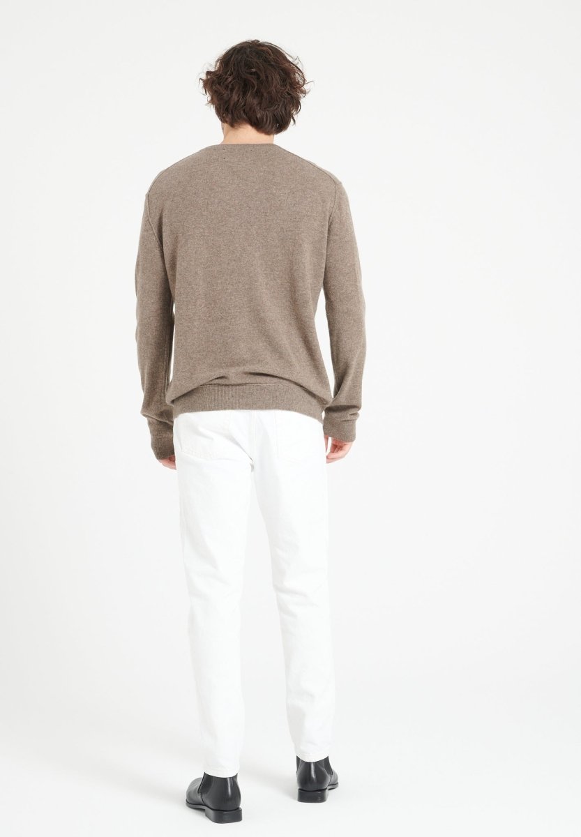 LUKE 11 Pull col V en cachemire taupe - Studio cashmere8