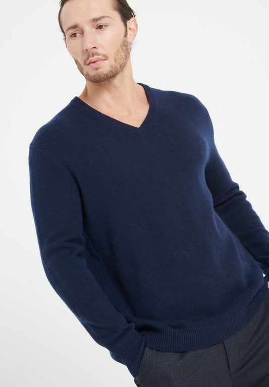 LUKE 13 Pull col V en cachemire 4 fils bleu marine - Studio cashmere8