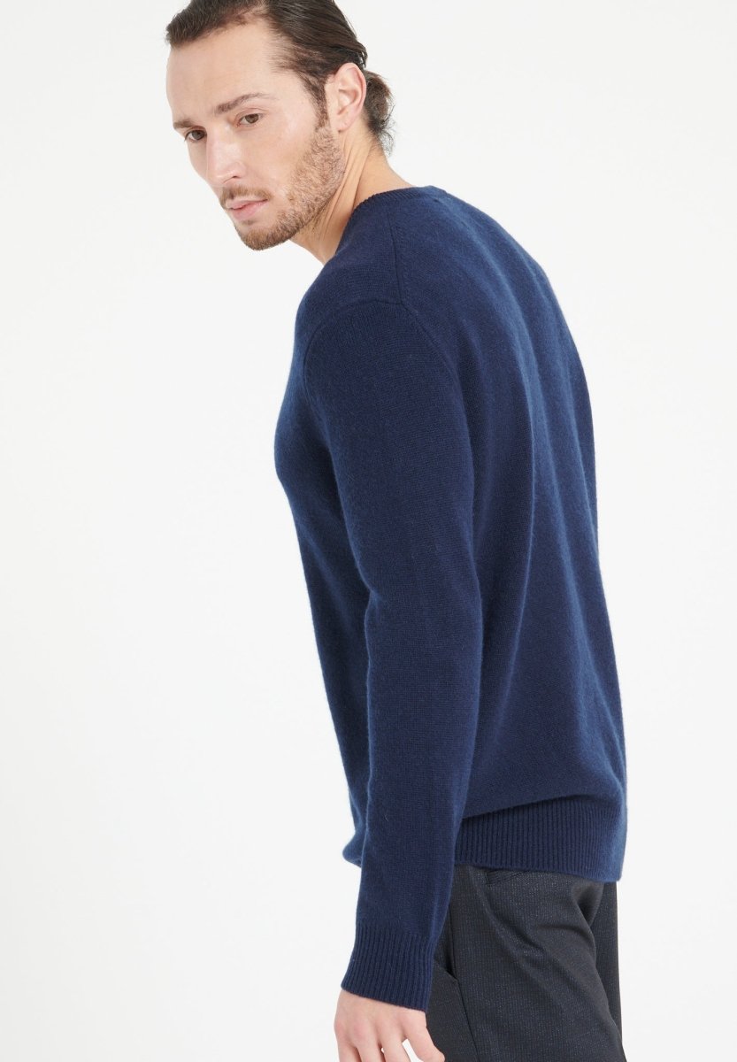 LUKE 13 Pull col V en cachemire 4 fils bleu marine - Studio cashmere8