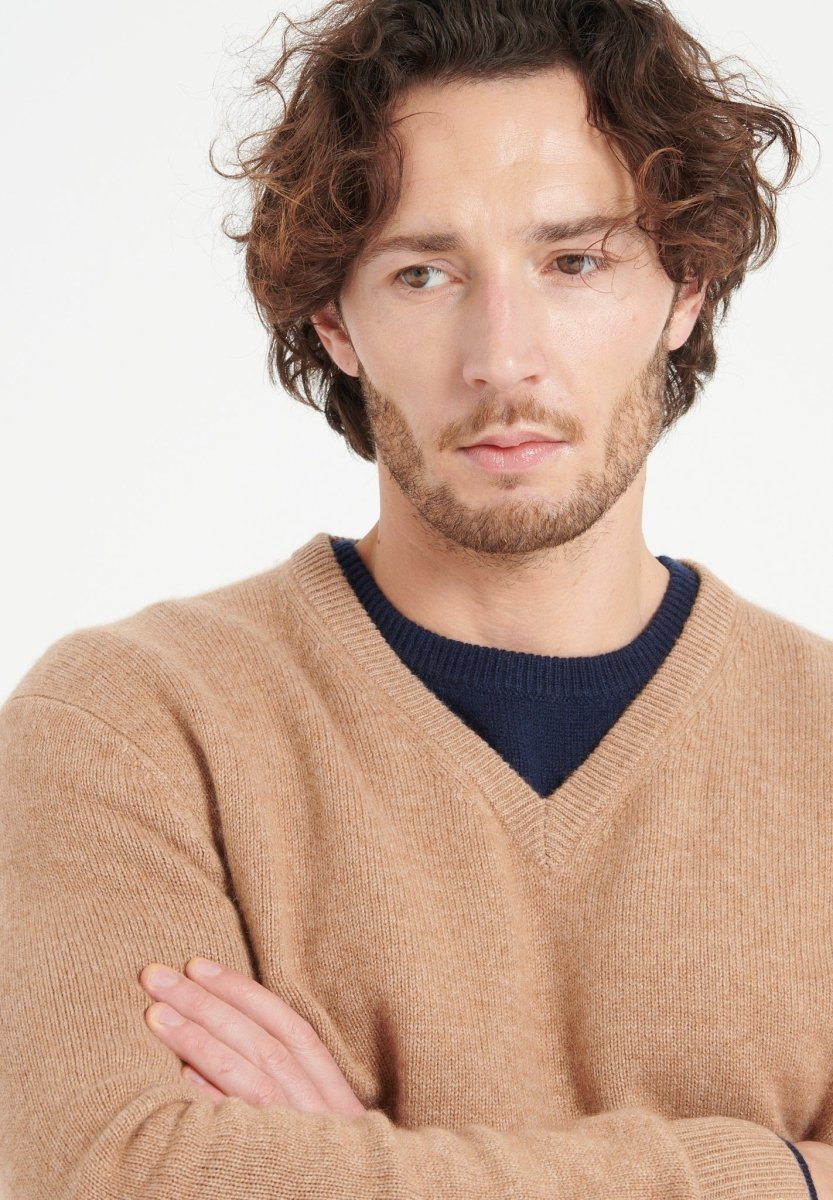 LUKE 13 Pull col V en cachemire 4 fils camel - Studio cashmere8