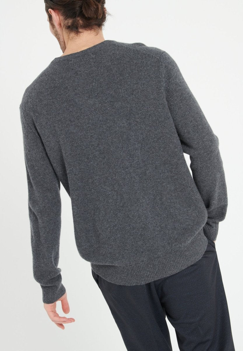 LUKE 13 Pull col V en cachemire 4 fils gris anthracite - Studio cashmere8