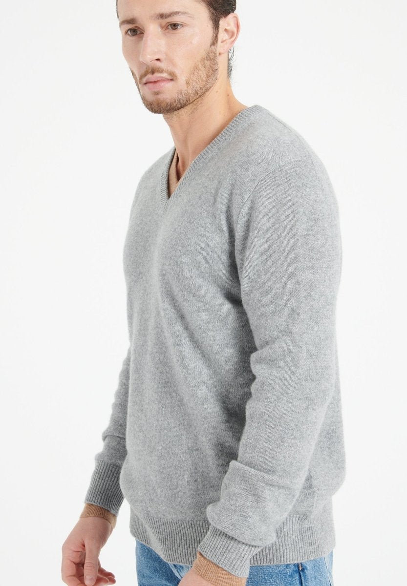 LUKE 13 Pull col V en cachemire 4 fils gris clair - Studio cashmere8